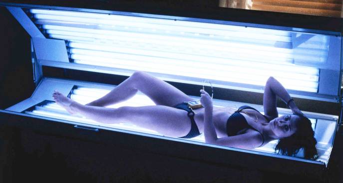 jennifer love hewitt sexy tanning in i still know what you did last summer